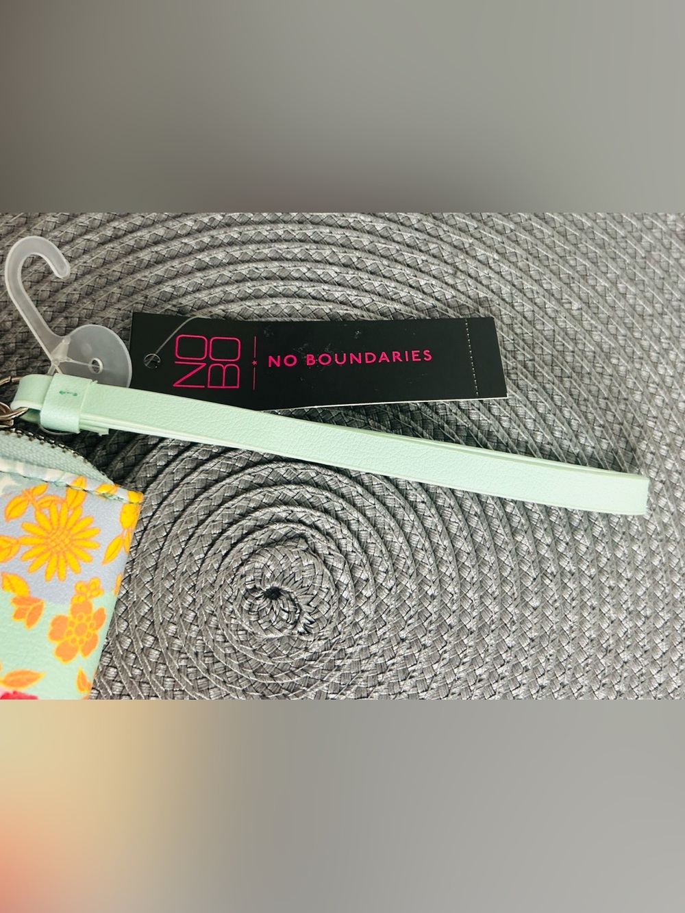 Flower Power Patchwork Zip Around Wristlet 🌸 - Picture 13 of 13